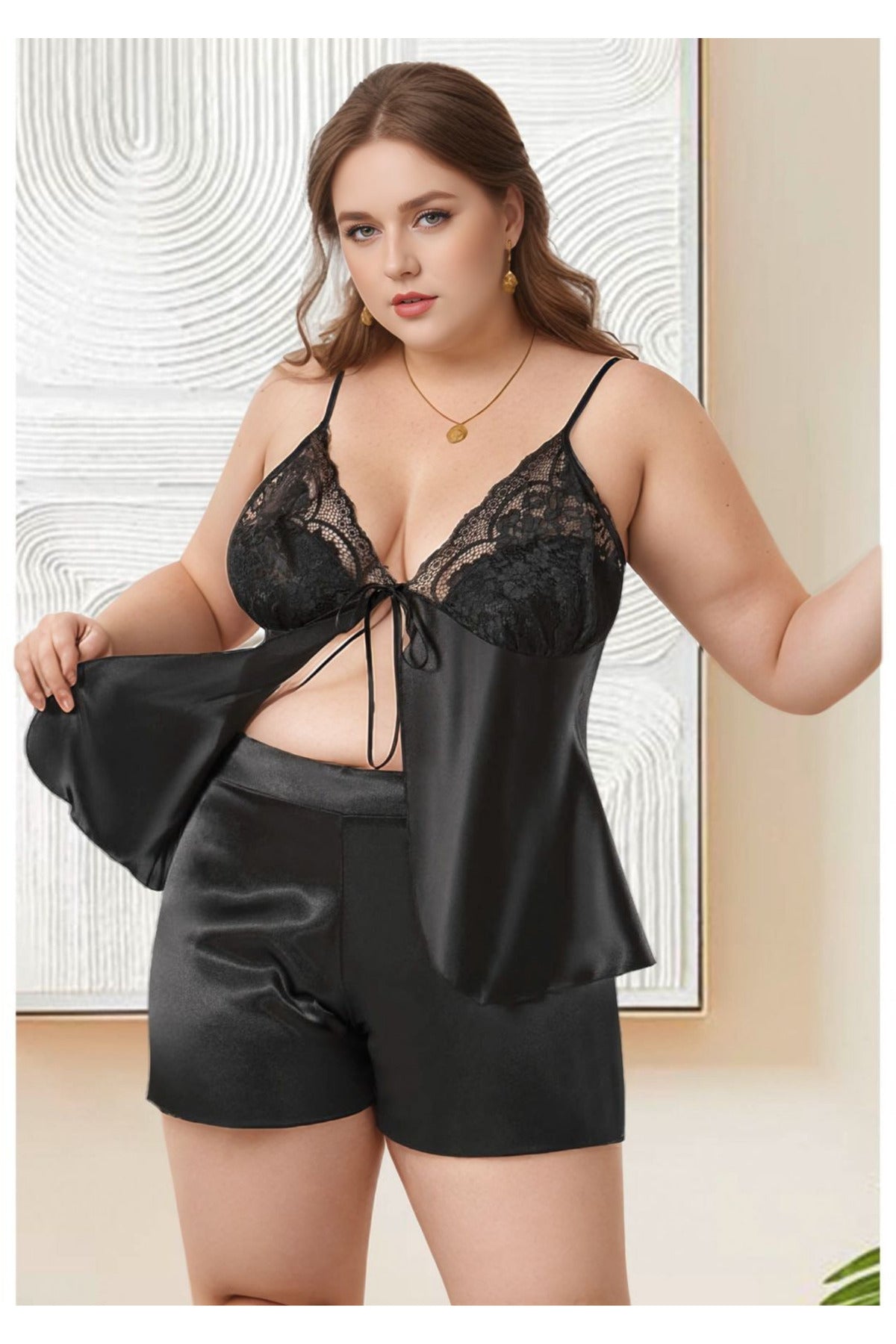 Kadın Büyük Beden Siyah Saten Şortlu Pijama Takımı Önü Açılabilir Dantelli