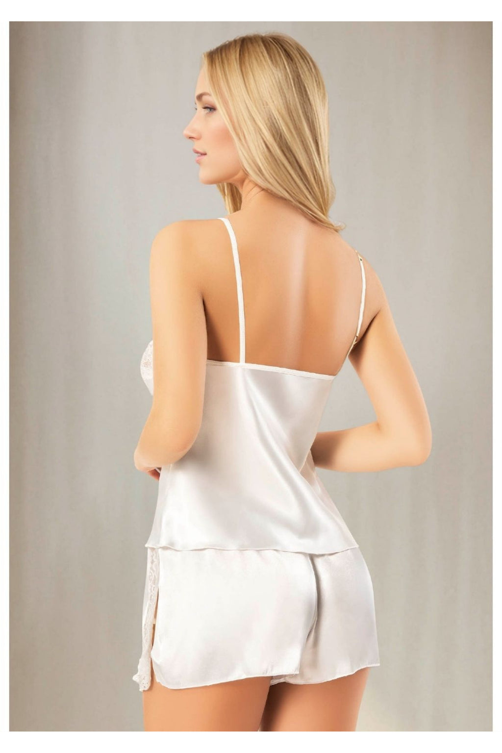 Ekru Saten Takım - Göğsü Çapraz Şeritli ve Floral Dantel Detaylı Şık Pijama